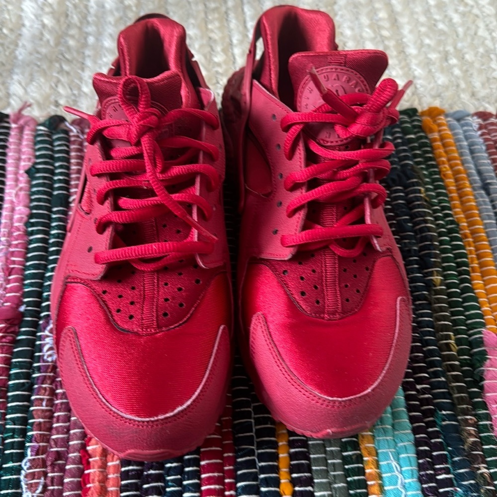 All red Nike huarache sneakers size US 7.5